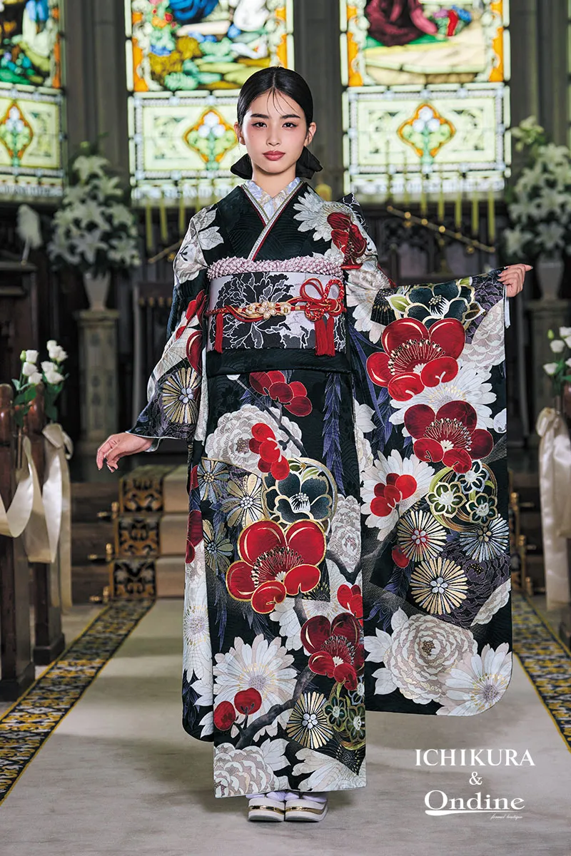 黒地に赤白の花と豪華金彩の振袖