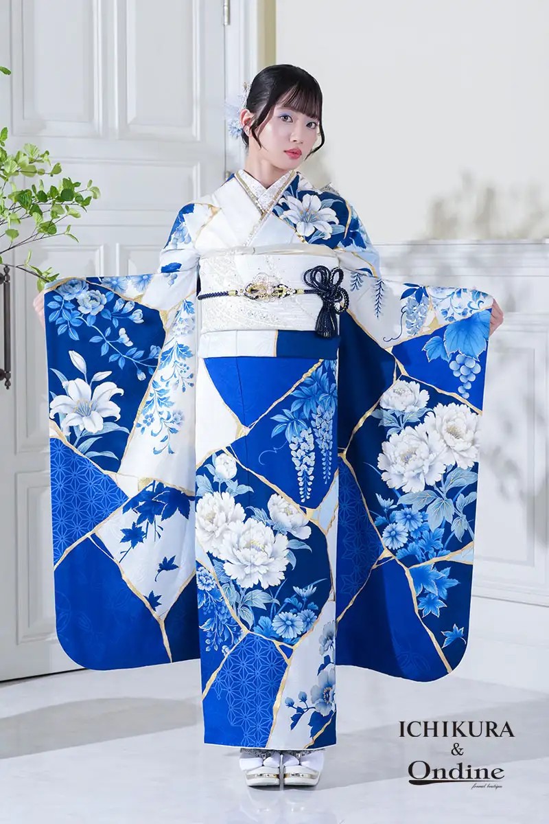 金継ぎの箔加工と青白コントラストが美しい振袖