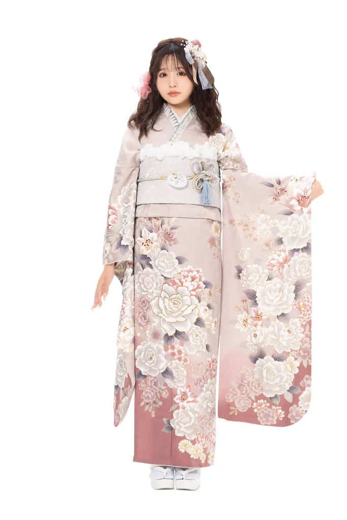 くすみピンクの淡色系ガーリー振袖