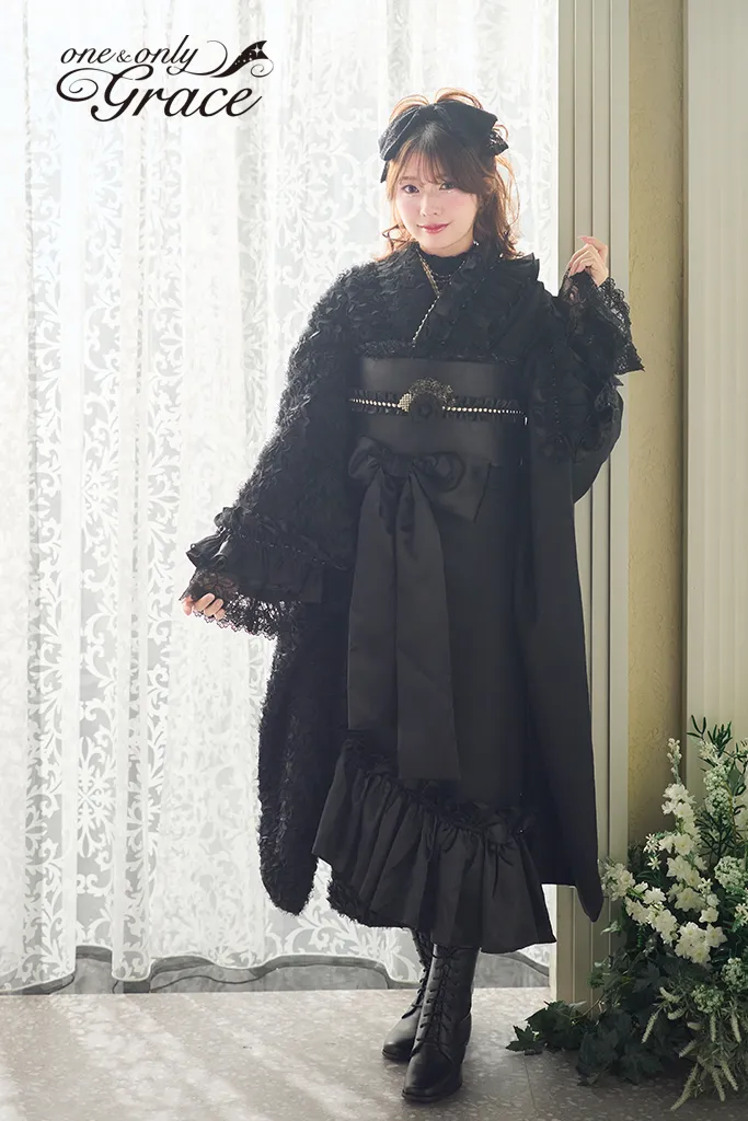 黒羽ファーとフリルのオールブラック振袖