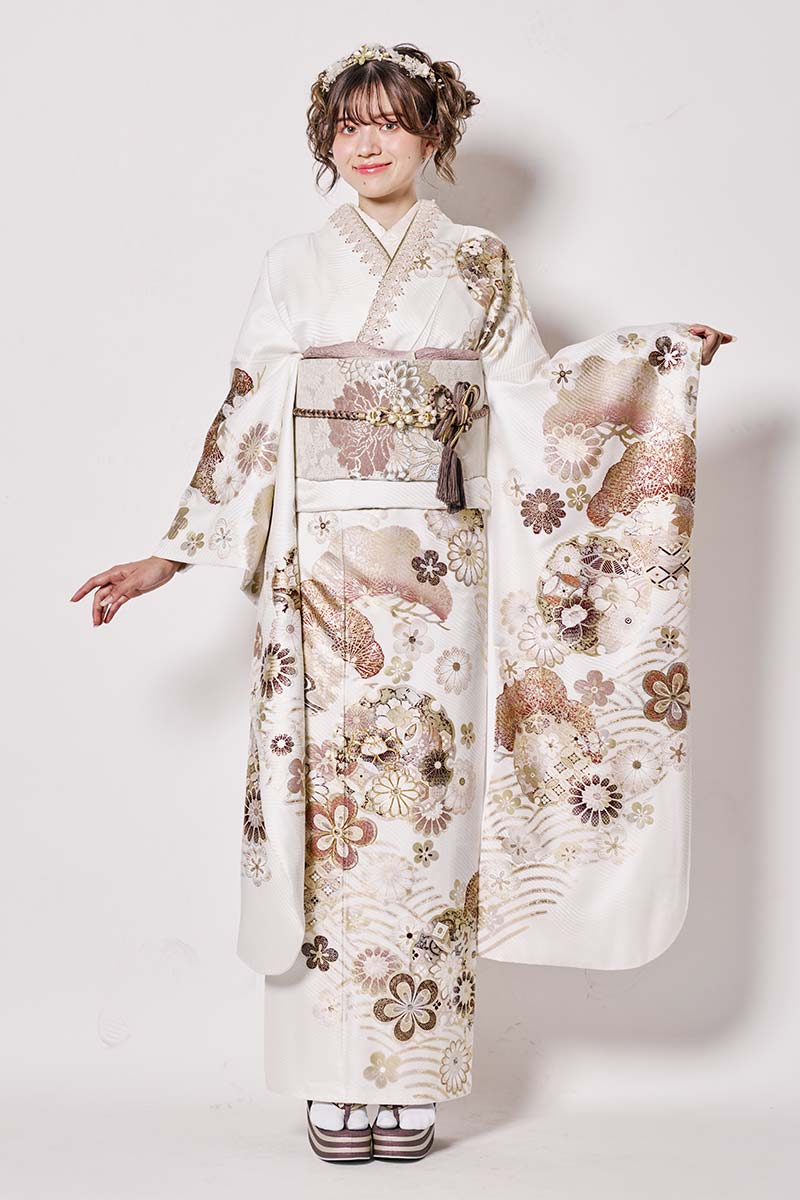 華やかな金彩が映える優雅な上品な白地の振袖【MK-1611】 / まるやま・京彩