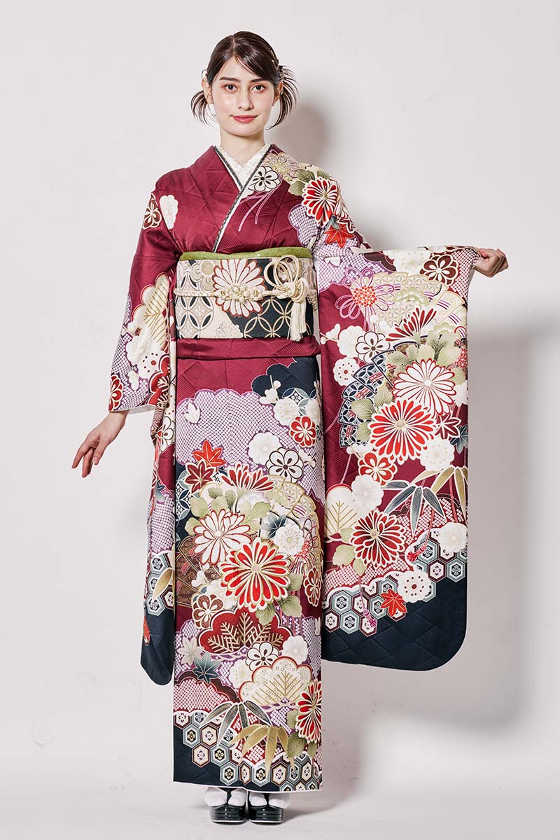 鮮やかな彩りと華やかな花模様が映える優美な振袖【MK-1612】 / まるやま・京彩