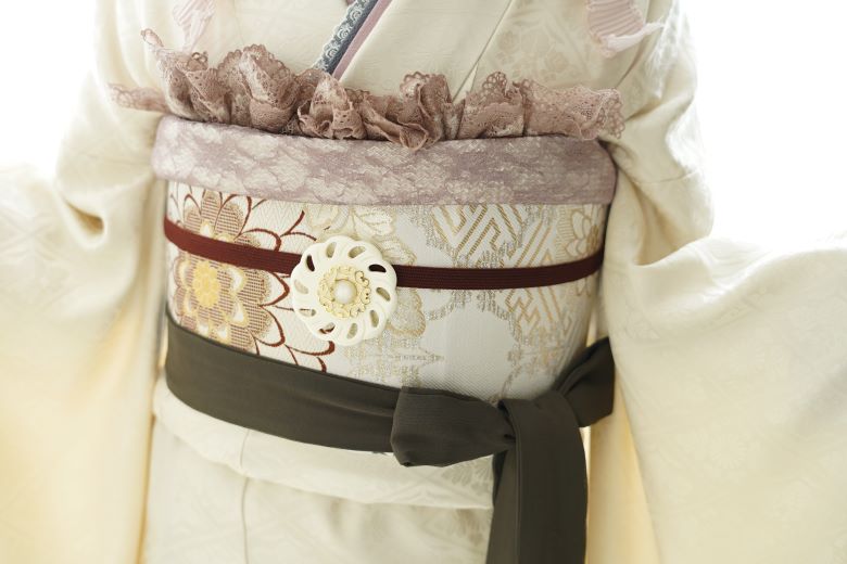 帯：白　振袖：LOL / 二十歳振袖館Az