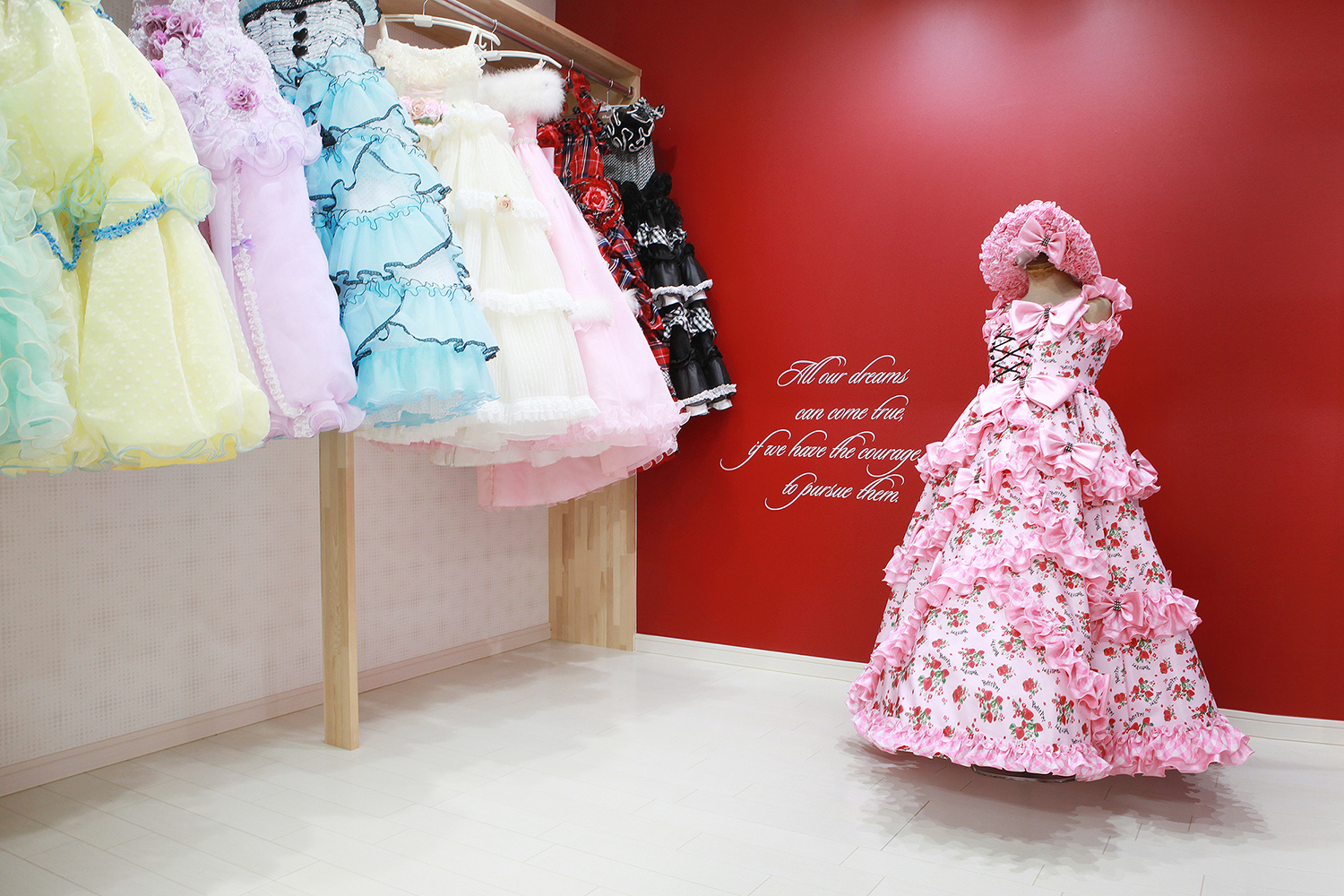 子供から大人までラインナップ豊富な衣装室