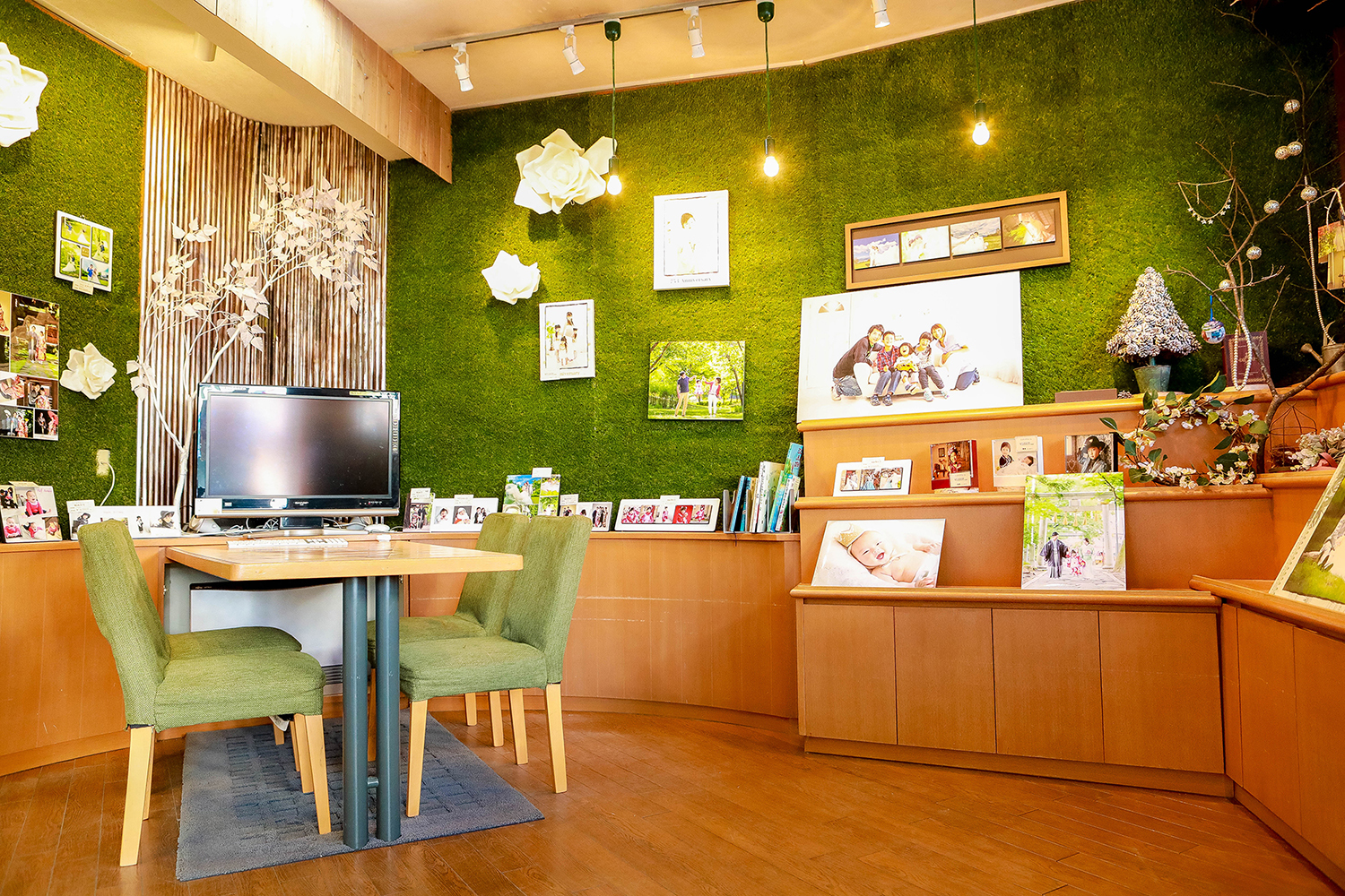 ゆったりとした空間のお写真選びスペース