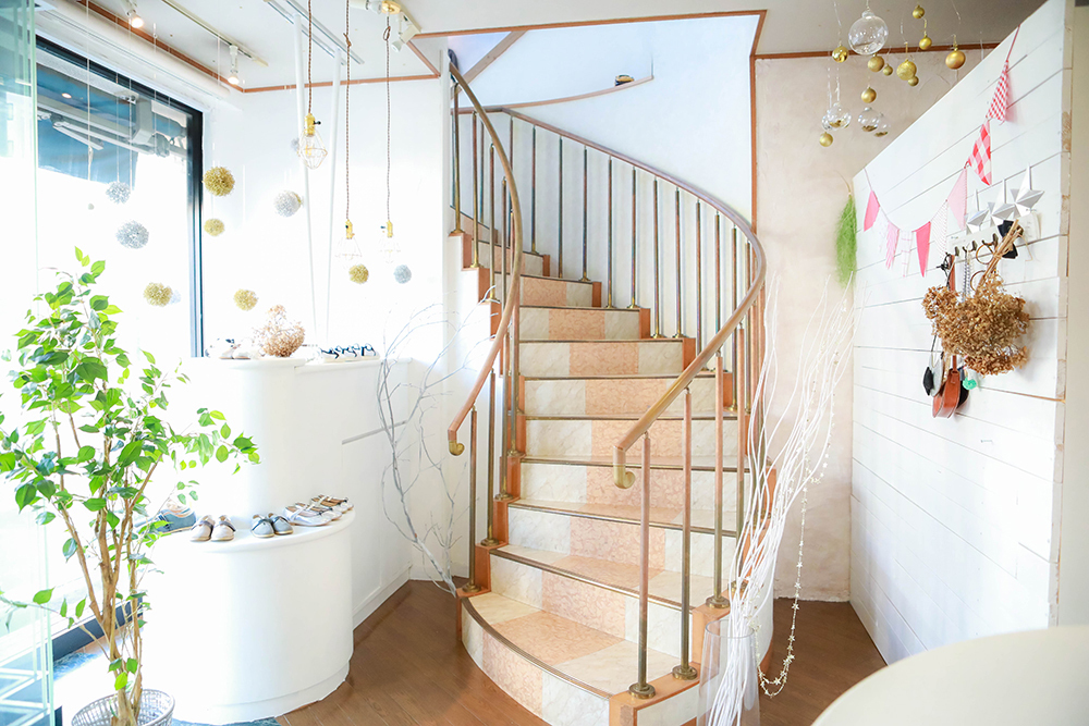 高級感溢れる上品な階段