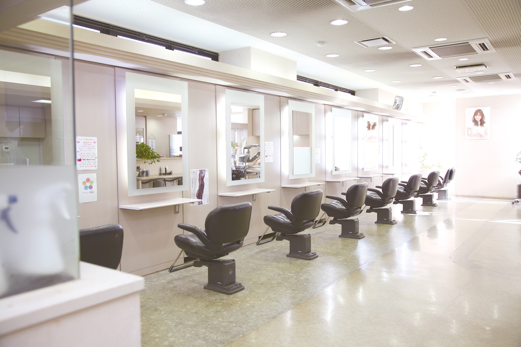 個性に合ったヘア・メイクで一番の美しさを引き出します。